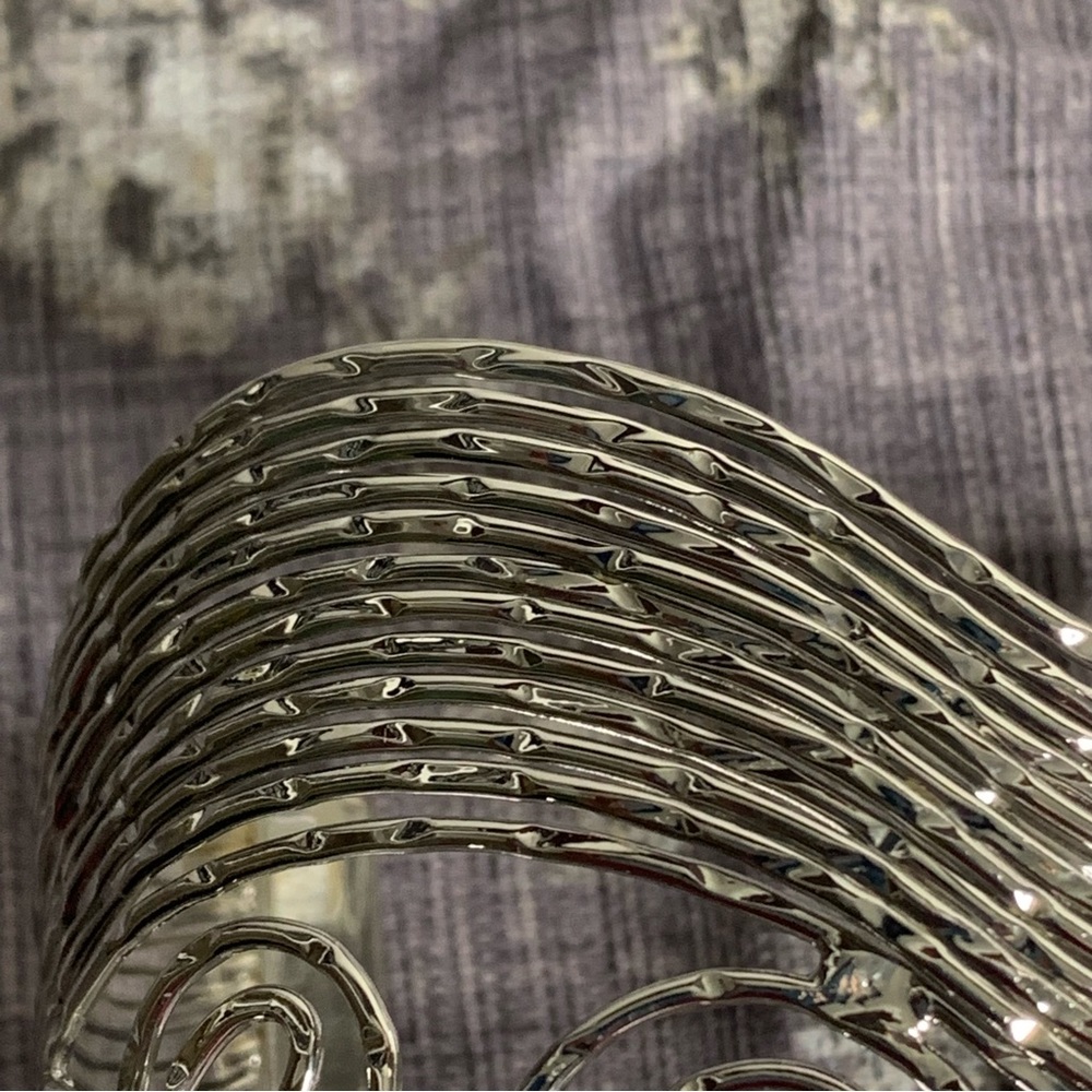 Brand New Metal Waved Cuff Bracelet - Picture 3 of 10